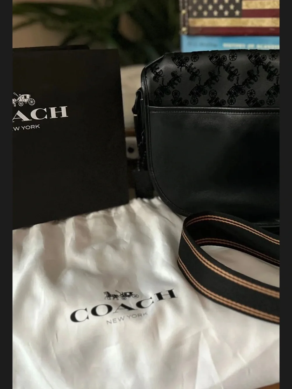 Coach logo pattern